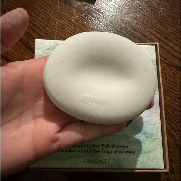 Demdaco Diffusing Stone: Relax, Refresh, Renew - Picture 2 of 4